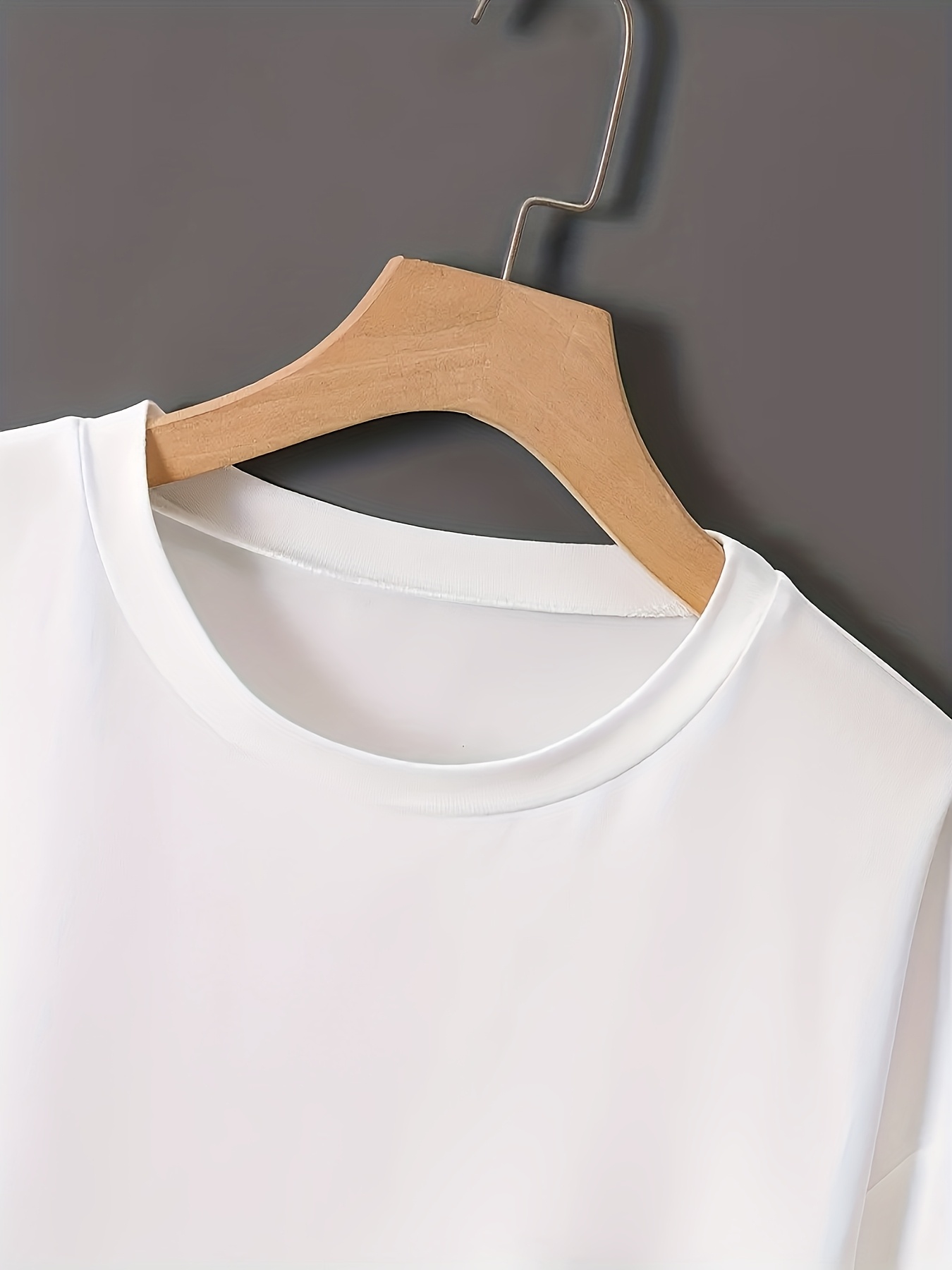 A Printed T-shirt with A Retro - Summer Clothing Must Haves 评论和价格